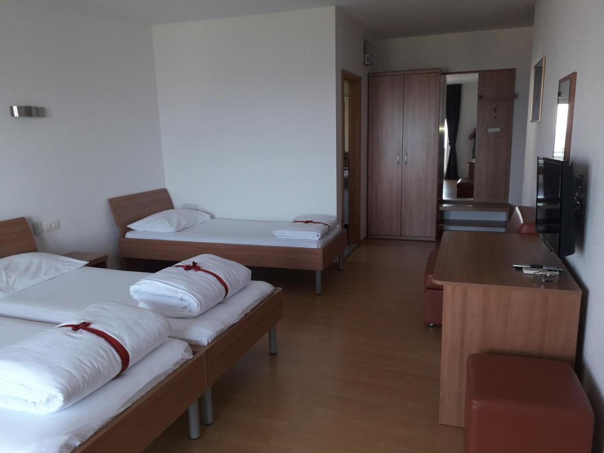 Hotel Lukas Gradac  Exterior photo