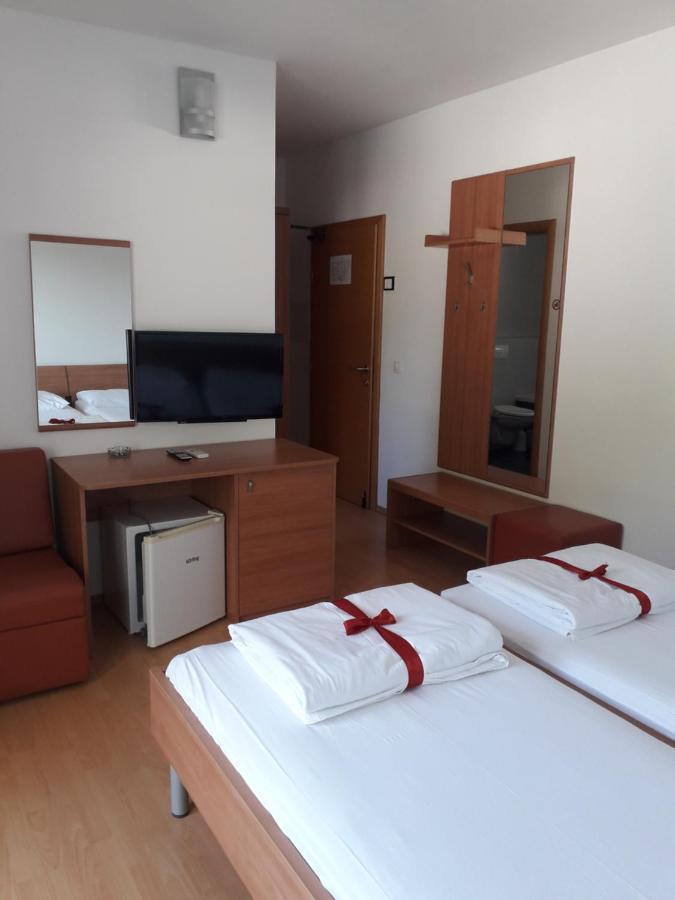 Hotel Lukas Gradac  Exterior photo